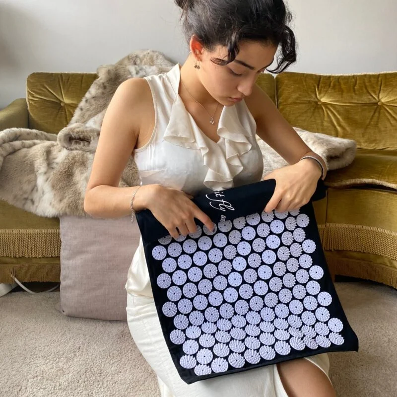 Bed of Nails Travel Acupressure Mat – Black – view 4